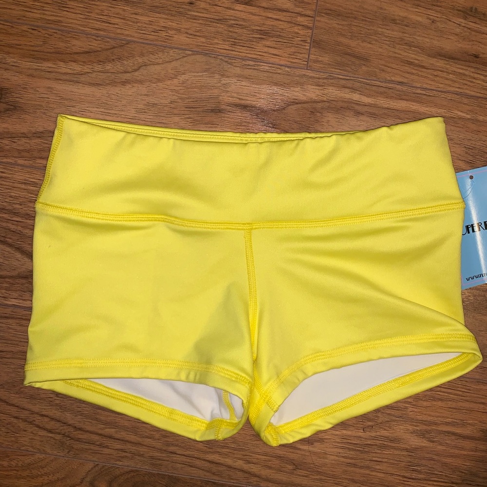 Fleo neon yellow short